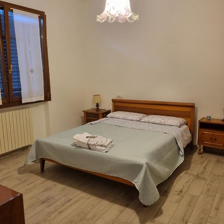 Appartamento Via Loreto Пистойя Номер фото